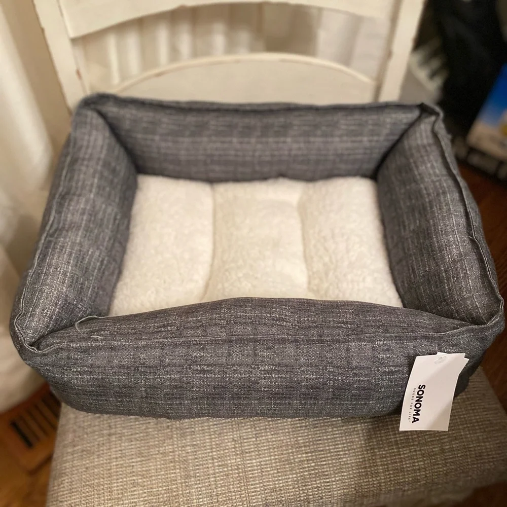 🤩brand new wtags. Pet cuddle bed. Grey and off white colors.I have two of them.
